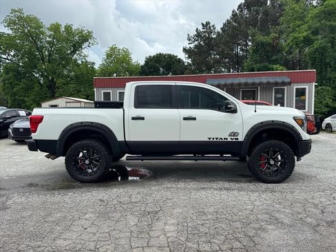 Used 2019 Nissan Titan SV w/ SV Convenience Package AWD/4WD image 2