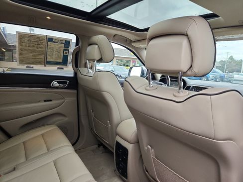 Used 2017 Jeep Grand Cherokee Overland image 28