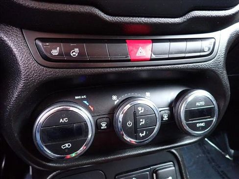 Used 2017 Jeep Renegade Trailhawk AWD/4WD image 20