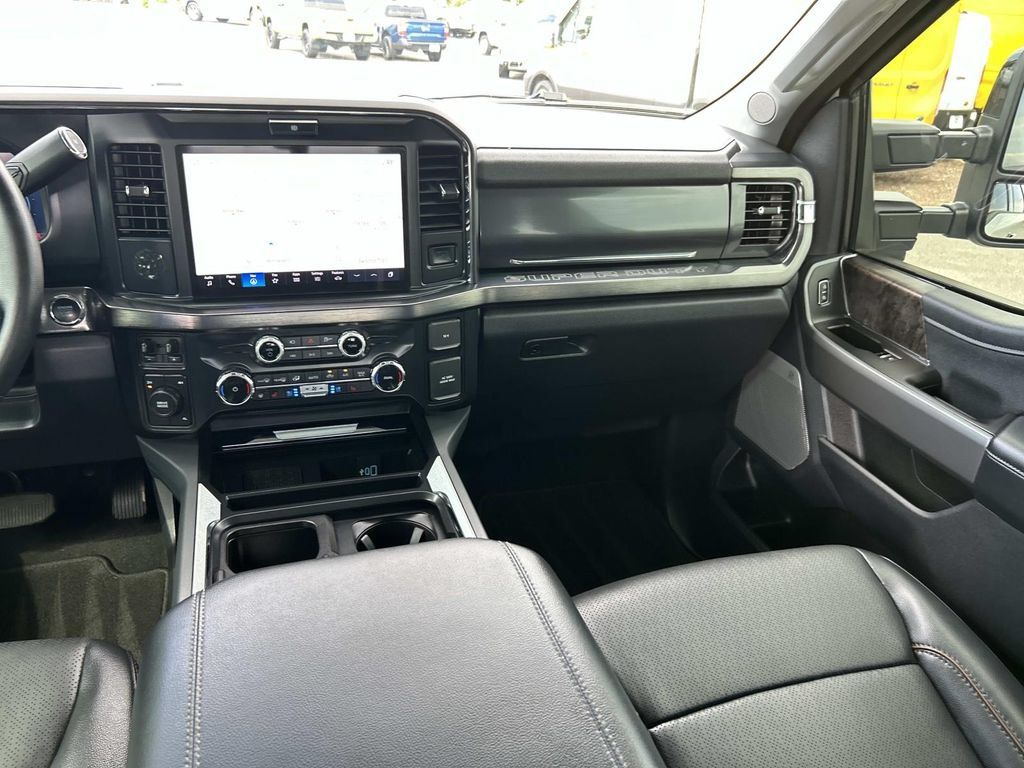Used 2025 Ford F250 Lariat AWD/4WD image 26