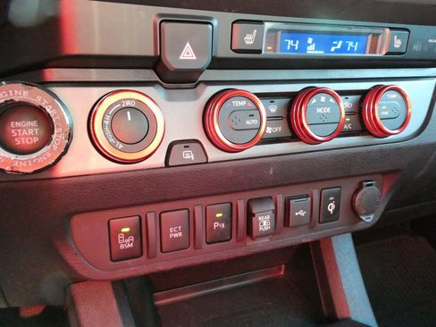 Used 2023 Toyota Tacoma TRD Off-Road image 24