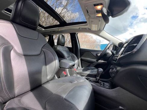 Used 2019 Jeep Cherokee Limited w/ Luxury Group FWD image 15