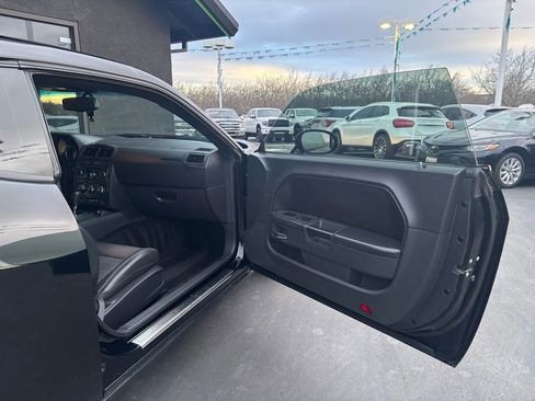 Used 2013 Dodge Challenger SXT image 12