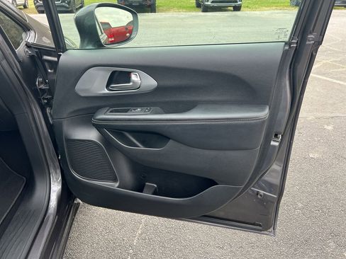 Used 2019 Chrysler Pacifica Touring Plus w/ S Appearance Package image 24