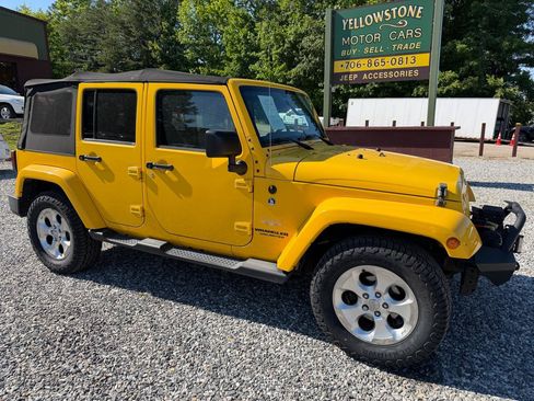 Used 2015 Jeep Wrangler Unlimited Sahara w/ Connectivity Group AWD/4WD image 2