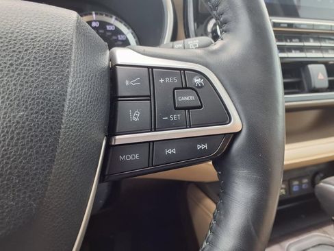 Used 2022 Toyota Highlander Limited AWD/4WD image 19