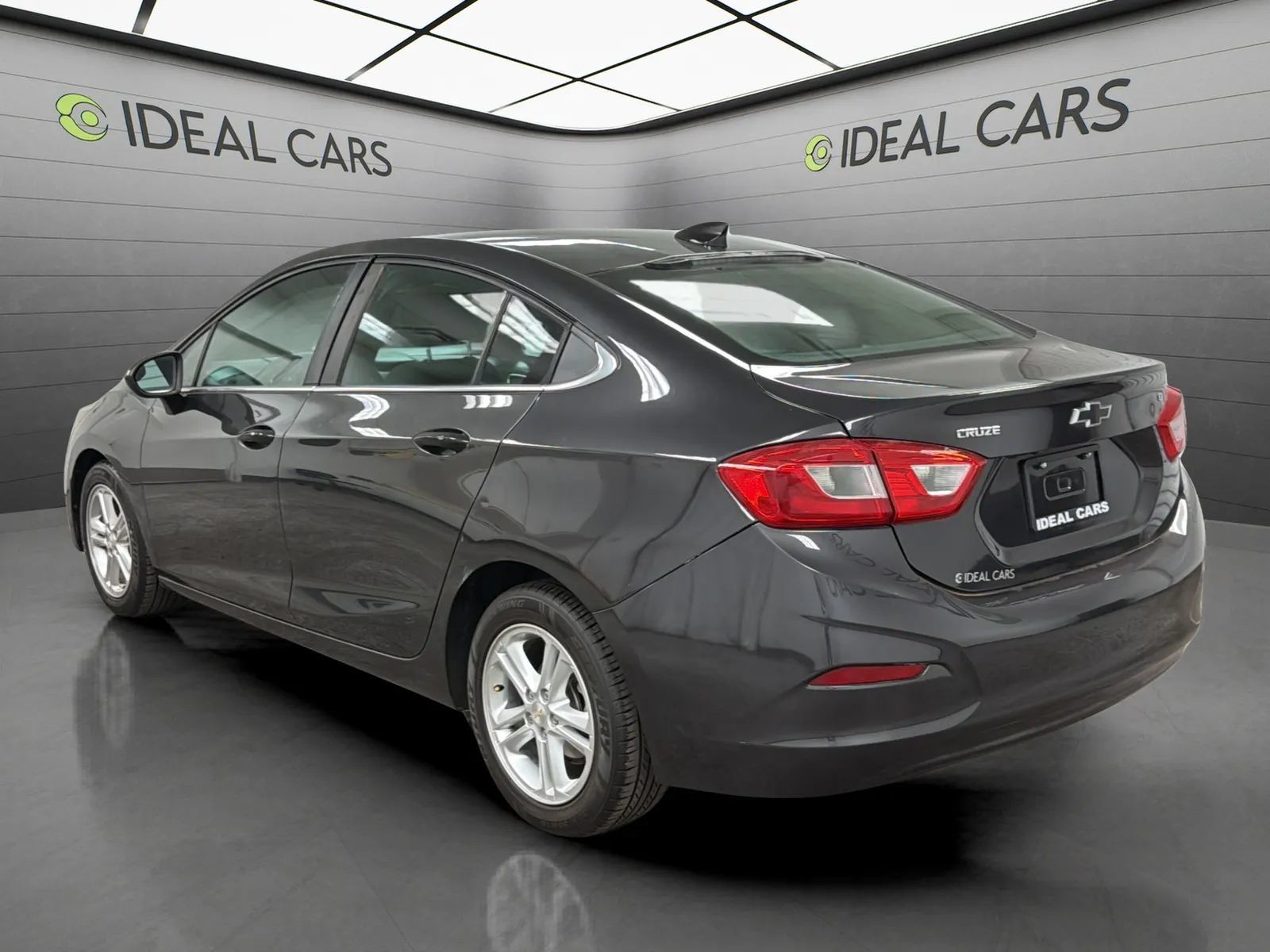 Used 2017 Chevrolet Cruze LT w/ Convenience Package FWD image 7