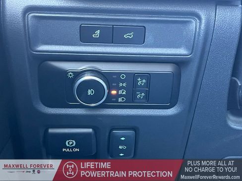 Used 2024 Ford Expedition XLT image 12