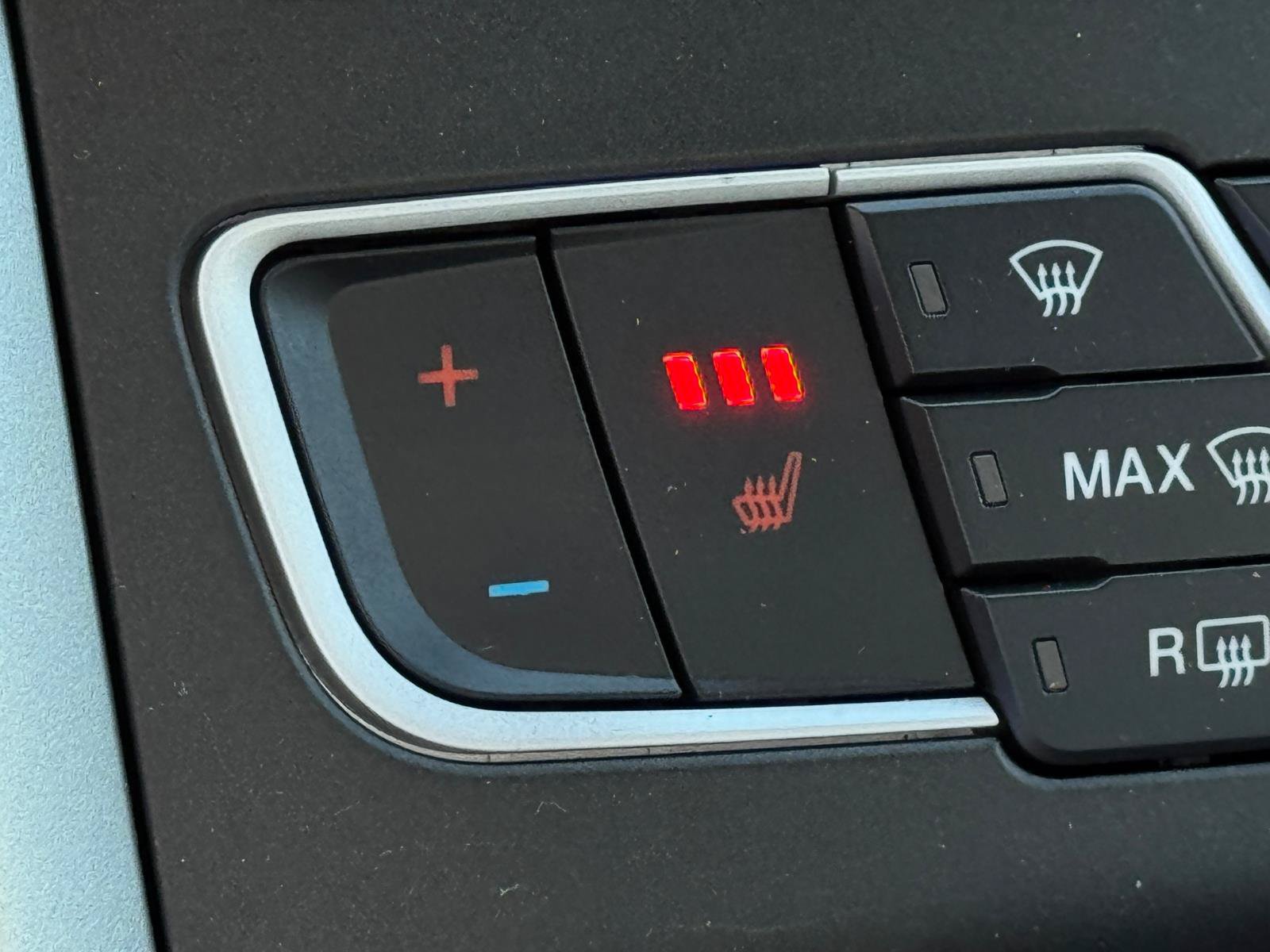 Used 2016 Ford Fusion SE w/ Equipment Group 202A FWD image 17