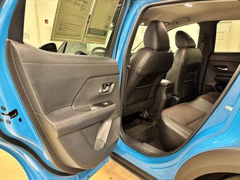 Used 2025 Nissan Kicks SR FWD image 19