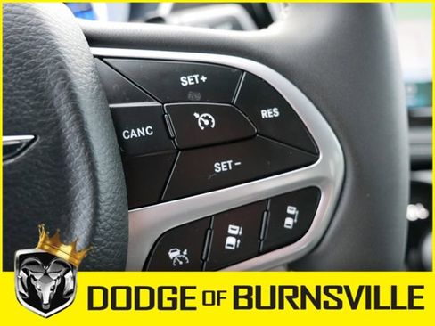 Used 2022 Chrysler Pacifica Touring-L w/ Uconnect Theater Family Group image 27