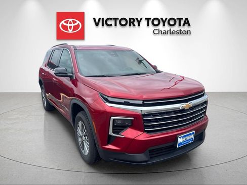 Used 2025 Chevrolet Traverse LT w/ LPO, Floor Liner Package AWD/4WD image 4