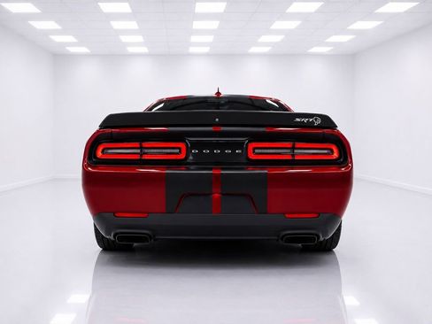Used 2018 Dodge Challenger SRT Hellcat RWD image 7