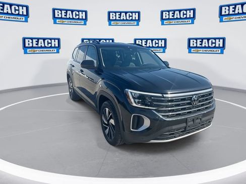 Used 2025 Volkswagen Atlas SE FWD image 2