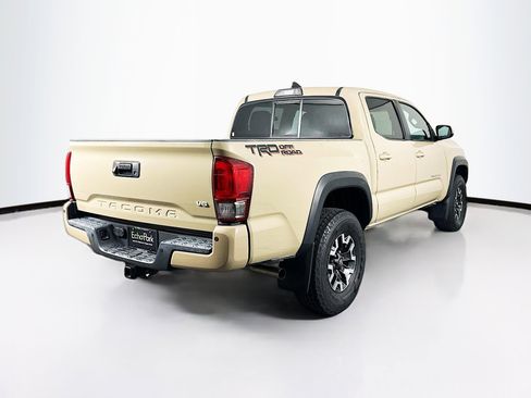 Used 2016 Toyota Tacoma TRD Off-Road image 9