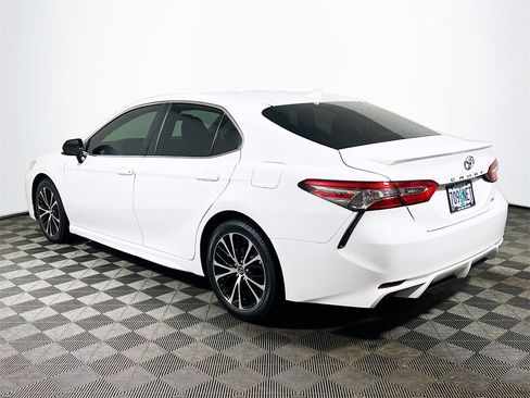 Certified 2019 Toyota Camry SE image 6