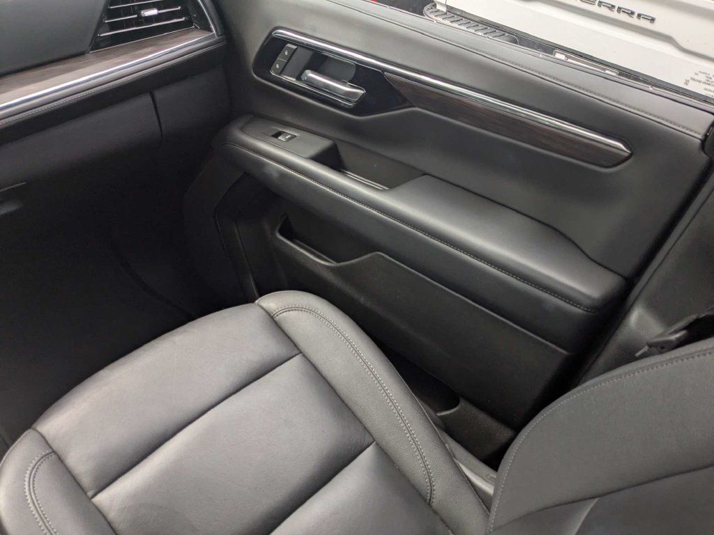 Used 2025 Chevrolet Tahoe LT AWD/4WD image 23