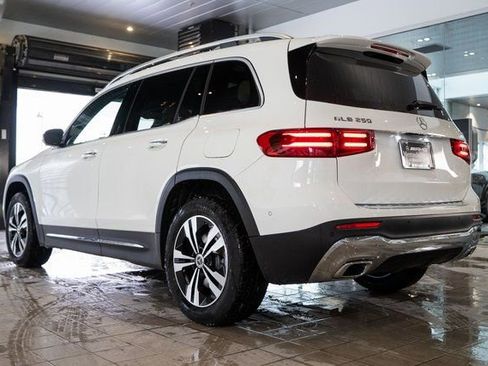 Used 2026 Mercedes-Benz GLB 250 4MATIC image 4
