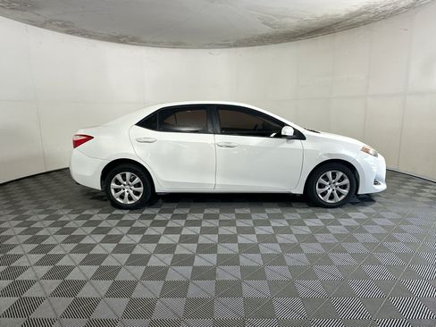 Used 2017 Toyota Corolla LE FWD image 2
