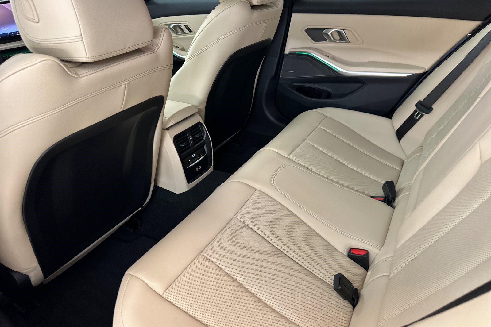 Certified 2025 BMW 330i Sedan RWD image 27
