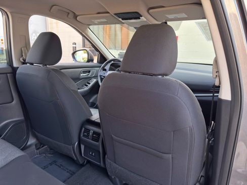 Used 2025 Nissan Rogue SV AWD/4WD image 30