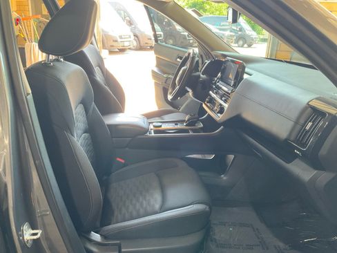 Used 2022 Nissan Pathfinder SV AWD/4WD image 19