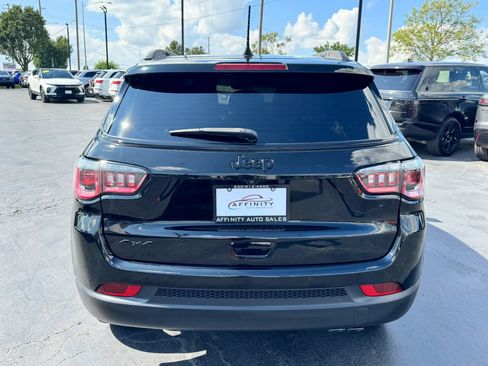 Used 2018 Jeep Compass Latitude w/ Popular Equipment Group AWD/4WD image 4