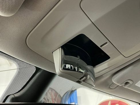 Used 2024 Chrysler Pacifica Touring-L image 43