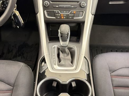 Used 2016 Ford Fusion SE FWD image 17