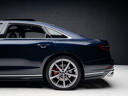 Used 2024 Audi S8 image 20
