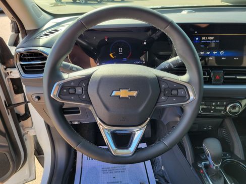 Used 2025 Chevrolet TrailBlazer LT w/ Convenience Package FWD image 22
