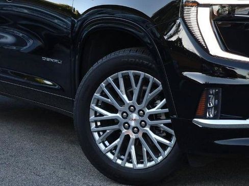 Used 2025 GMC Acadia Denali AWD/4WD image 3