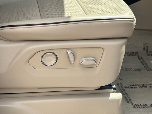 Used 2023 Cadillac Escalade Premium Luxury w/ Performance Package AWD/4WD image 40