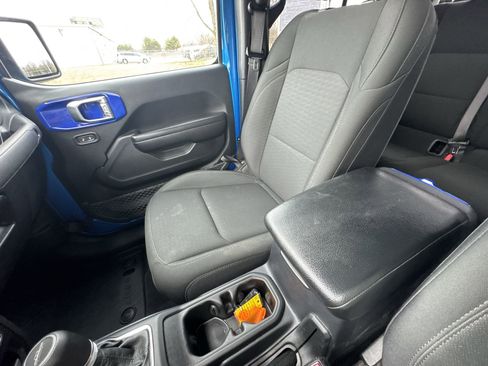 Used 2021 Jeep Gladiator Sport image 20