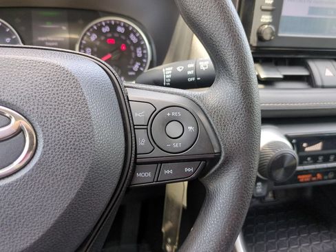 Used 2019 Toyota RAV4 LE FWD image 19