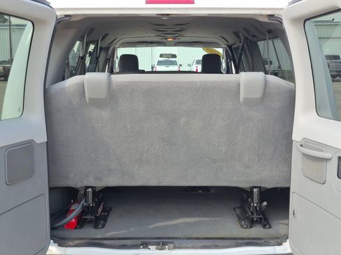 Used 2009 Ford E-350 and Econoline 350 XL RWD image 23