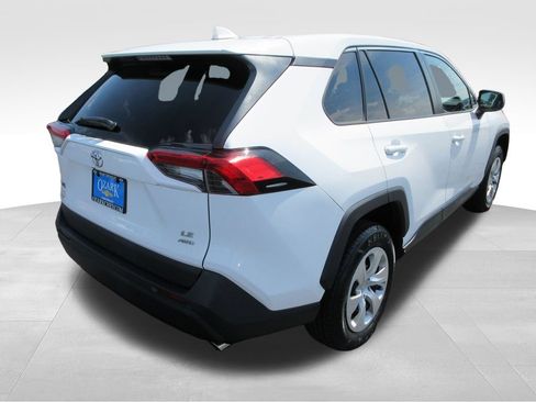 Used 2022 Toyota RAV4 LE AWD/4WD image 5