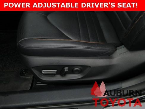 Used 2022 Toyota Avalon XSE image 11