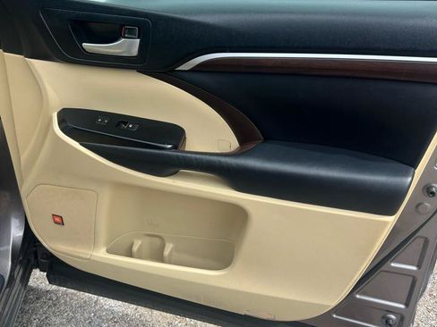 Used 2015 Toyota Highlander Limited FWD image 19