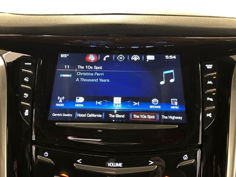 Used 2020 Cadillac Escalade Luxury w/ Escalade Sport Edition AWD/4WD image 34