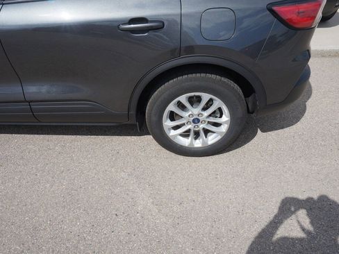 Used 2020 Ford Escape SE image 2