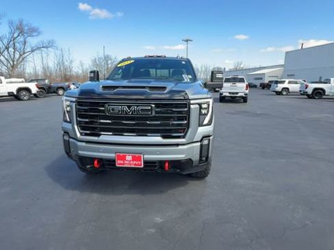 Used 2024 GMC Sierra 2500 AT4 w/ AT4 Preferred Package AWD/4WD image 3