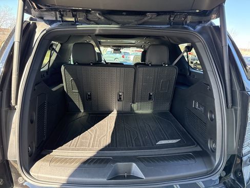 Used 2025 Chevrolet Suburban LT w/ Comfort Package image 24