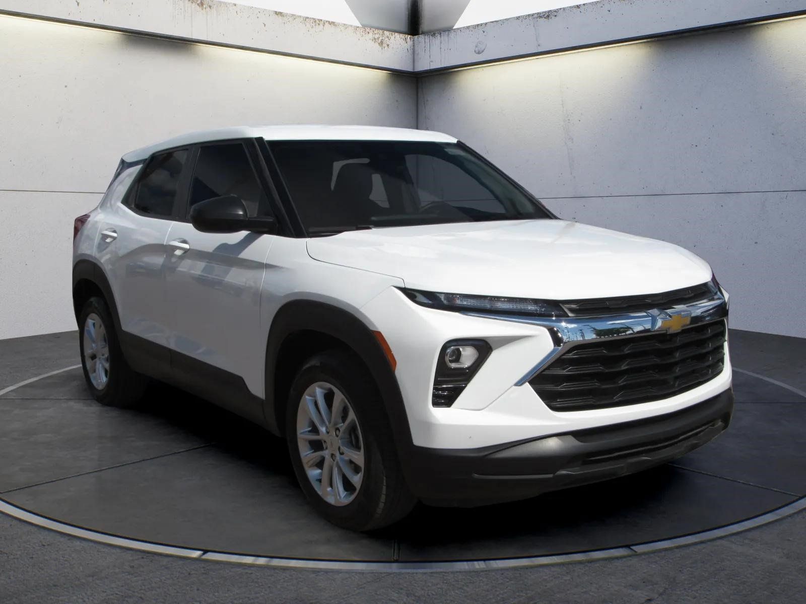 Used 2026 Chevrolet TrailBlazer LS w/ LS Confidence Package FWD image 2