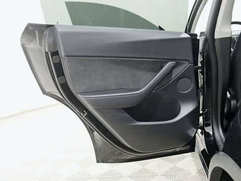 Used 2022 Tesla Model Y Long Range AWD/4WD image 34