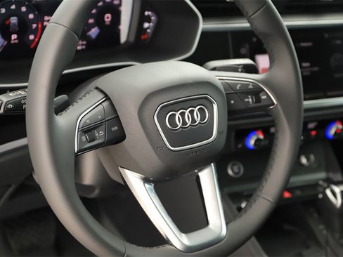 New 2025 Audi Q3 2.0T Premium image 16