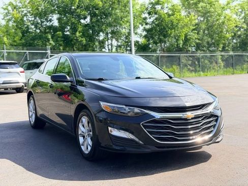Used 2019 Chevrolet Malibu LT FWD image 3