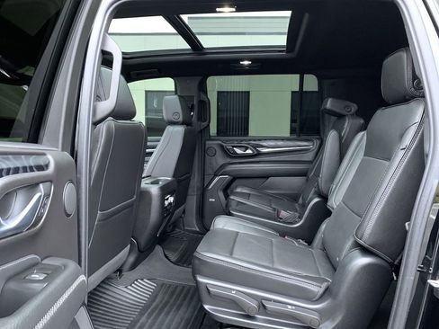 Used 2022 GMC Yukon XL Denali image 33