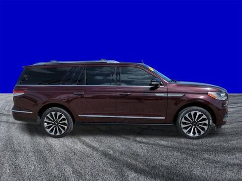 Used 2023 Lincoln Navigator L Reserve image 3