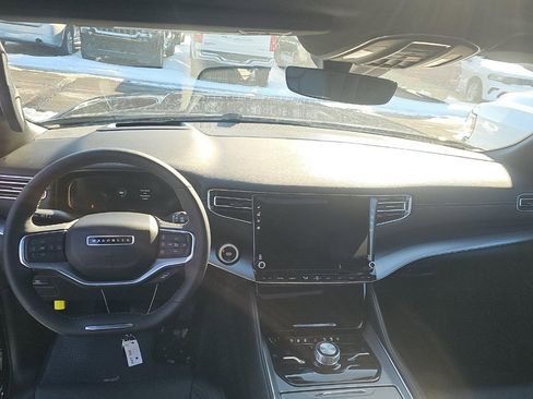 Used 2024 Jeep Wagoneer Series II w/ Convenience Group I image 9